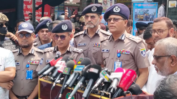 ঈদযাত্রায় কোনো অন্যায়ের সঙ্গে আপস নয় : আইজিপি